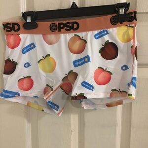 White peachy fruit print hot short‎ shorts size Large brand new